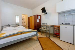 Charmantes Apartment nur 50 Meter zum Strand mit privater Terrasse, Meerblick, Parkplatz