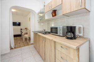 Preiswertes Studio-Apartment mit privatem Grill, Privatparkplatz unweit vom Meer