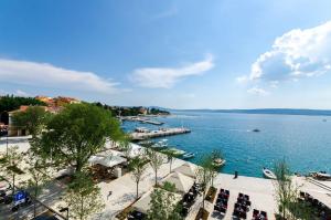 Atemberaubendes Apartment direkt am Meer mit privater Dachterrasse, eigener Galerie, WiFi