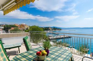 Atemberaubendes Apartment direkt am Meer mit privater Dachterrasse, eigener Galerie, WiFi