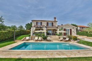 Atemberaubende Finca mit Bikes, Salzwasserpool, Meerblick, Spielplatz, Lounge-Bereich 