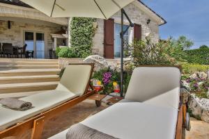 Atemberaubende Finca mit Bikes, Salzwasserpool, Meerblick, Spielplatz, Lounge-Bereich 