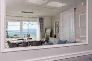 Exquisites Apartment nur 350 Meter zum Strand mit herrlichem Meerblick, Privatparkplatz, WiFi