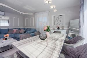 Exquisites Apartment nur 350 Meter zum Strand mit herrlichem Meerblick, Privatparkplatz, WiFi