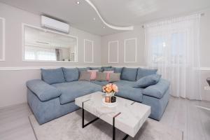 Exquisites Apartment nur 350 Meter zum Strand mit herrlichem Meerblick, Privatparkplatz, WiFi