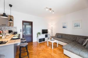 Bezauberndes Apartment nur 150 Meter zum Strand mit Meerblick, Grill, WiFi