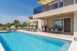 Neue und hundefreundliche Villa mit Panorama-Meerblick, Privatpool, Grillbereich, Babybett, Waschmas 