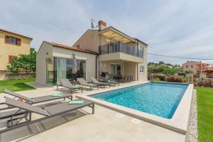 Neue und hundefreundliche Villa mit Panorama-Meerblick, Privatpool, Grillbereich, Babybett, Waschmas 