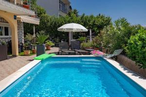 Faszinierendes Apartment nur 200 Meter zum Strand mit Meerblick, Pool, Grill, Lounge-Bereich 