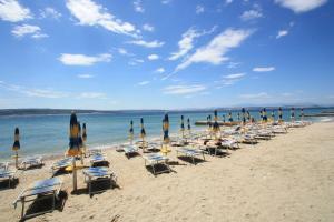 Idyllisches Apartment nur 400 Meter zum Sandstrand mit Meerblick, WiFi und Privatparkplatz