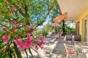 Charmantes Apartment nur 200 Meter zum Strand mit Meerblick, Liegen, Grillbereich