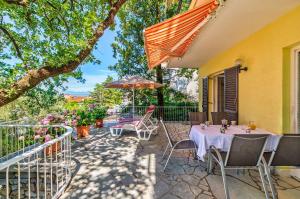 Charmantes Apartment nur 200 Meter zum Strand mit Meerblick, Liegen, Grillbereich