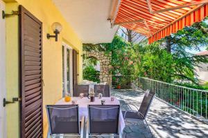 Charmantes Apartment nur 200 Meter zum Strand mit Meerblick, Liegen, Grillbereich