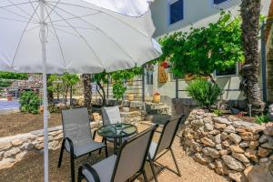 Hundefreundliches Ferienhaus nur 270 Meter zum Strand mit Meerblick, Tischtennis, Grillbereich