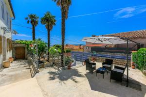 Hundefreundliches Ferienhaus nur 270 Meter zum Strand mit Meerblick, Tischtennis, Grillbereich