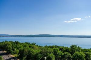 Helles Apartment mit traumhaften Meerblick, Grill und nur 500 Meter zum Strand 