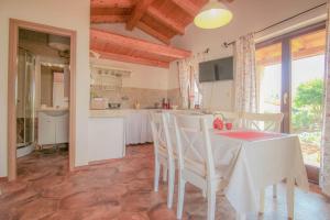 Charmantes Studio-Apartment mit mediterranem Garten, Grill, Liege, WiFi 