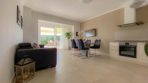 Mediterranes Apartment mit privater Terrasse, Liegen, Privatparkplatz, WiFi 