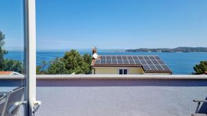 Atemberaubendes Apartment nur 50 Meter zum Strand mit Meerblick, Grill, Waschmaschine 