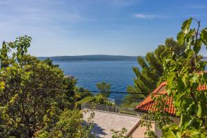 Hundefreundliches Apartment nur 150 Meter zum Strand mit Meerblick, BBQ, WiFi