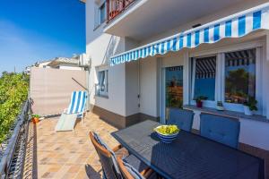 Hundefreundliches Apartment nur 150 Meter zum Strand mit Meerblick, BBQ, WiFi