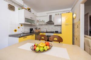 Hundefreundliches Apartment nur 150 Meter zum Strand mit Meerblick, BBQ, WiFi