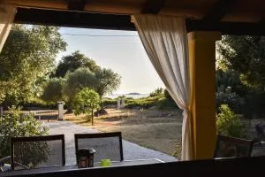 Hundefreundliches Ferienhaus nur 500 Meter zum Strand mit Meerblick und tollem Privatgarten - Crnibek