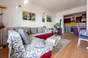 Helles Apartment mit Meerblick, Espressomaschine, Grillbereich, Waschmaschine