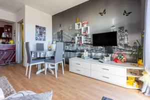 Helles Apartment mit Meerblick, Espressomaschine, Grillbereich, Waschmaschine