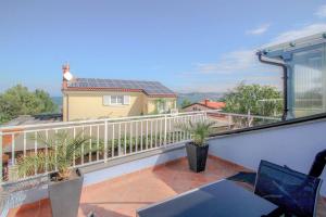 Hundefreundliches Apartment nur 50 Meter zum Strand mit herrlichem Meerblick, Waschmaschine, Grill 