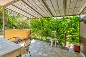 Reizendes Apartment mit Meerblick, privater Terrasse, Sonnenschutz, Waschmaschine - Sopaljska