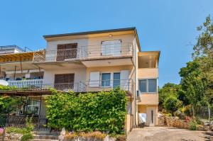 Reizendes Apartment mit Meerblick, privater Terrasse, Sonnenschutz, Waschmaschine