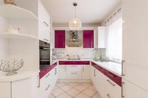 Charmantes Apartment nur 500 Meter zum Strand mit privatem Balkon, Grill, Privatparkplatz