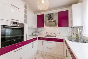 Charmantes Apartment nur 500 Meter zum Strand mit privatem Balkon, Grill, Privatparkplatz