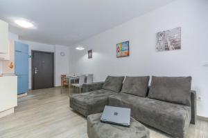 Modernes Apartment nur 600 Meter zum Strand mit Meerblick, Privatparkplatz, Waschmaschine 