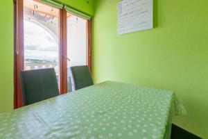 Lauschiges Apartment nur 650 Meter zum Strand mit Meerblick, Privatparkplatz, Waschmaschine