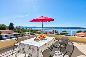 Einzigartiges Apartment nur 100 Meter zum Sandstrand mit grosser Dachterrasse, Meerblick, Waschmasch 