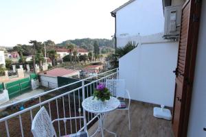 Lichtdurchflutetes Apartment nur 300 Meter zum Strand mit Balkon, Privatparkplatz 