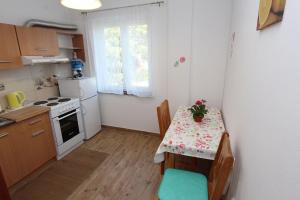 Lichtdurchflutetes Apartment nur 300 Meter zum Strand mit Balkon, Privatparkplatz