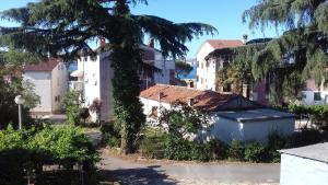 Lichtdurchflutetes Apartment nur 300 Meter zum Strand mit Balkon, Privatparkplatz