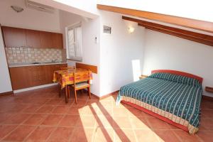 Beeindruckendes Apartment mit Dachterrasse, Meerblick, Babybett, Klima, Privatparkplatz 
