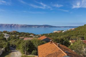 Mediterranes Apartment nur 470 Meter zum Strand mit Meerblick, Babybett, Grill