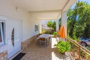 Modernes Apartment nur 600 Meter zum Strand mit privater Terrasse, Grill, Waschmaschine