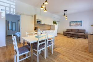 Modernes Apartment nur 600 Meter zum Strand mit privater Terrasse, Grill, Waschmaschine