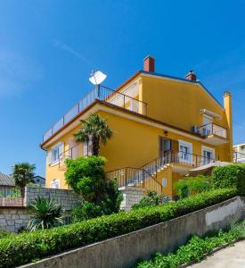 Komfortables Apartment nur 200 Meter zum Strand mit 2 Balkone, Meerblick, Grill