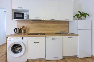 Renoviertes Apartment nur 600 Meter zum Strand mit privater Terrasse, Grill, Waschmaschine