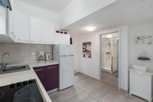 Modernes Apartment nur 300 Meter zum Strand mit Terrasse, Privatparkplatz, WiFi