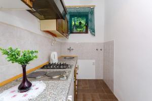 Nostalgisches Apartment nur 500 Meter zum Strand mit privater Terrasse, Meerblick, Grill