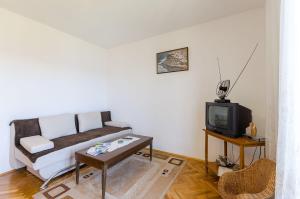 Rustikales Apartment nur 500 Meter zum Strand mit Meerblick, Grillbereich, WiFi