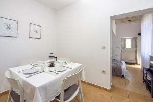 Cozy Apartment nur 350 Meter zum Sandstrand mit privater Terrasse und mediterranem Garten